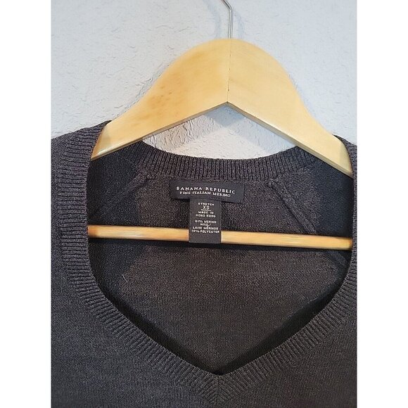 Banana Republic Italian Merino Wool V-Neck Sweater Gray Size XS Gorgeous - Picture 3 of 5